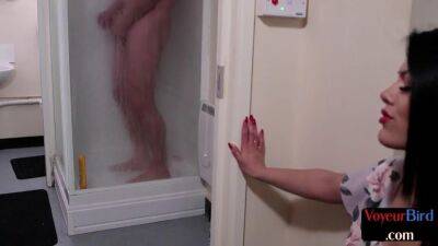 Briritsh voyeur watching bf shower and wank in couple - sunporno.com - Britain
