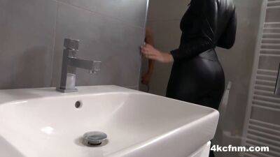 Bella wanks in latex suit in the shower - sexu.com