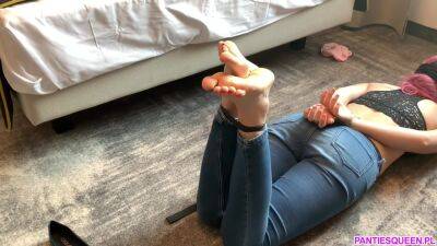 The Hottest Footjob With 18 Year Old Oily Legs. Fucking Feet Like Ass And Cumshot On Them - hclips.com