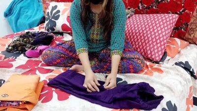Pakistani Girl Removing Her Shalwar Kameez On Video Call On Client Demand - hclips.com - Pakistan