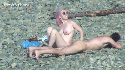 peeping Naturist Beach.38 - hclips.com