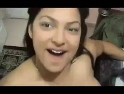 Amateur-Video, kurvige Frau aus Indien und Freund - sunporno.com