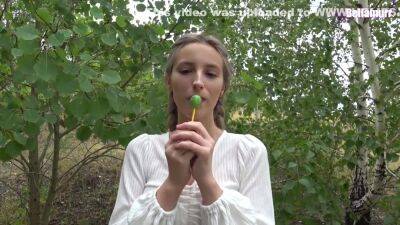 Bellamurr - Blowjob In The Forest From A Friends Steps - hclips.com