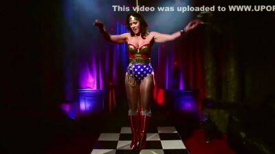 Superheroine Wonder Woman Battles The Evil Seductress - upornia.com