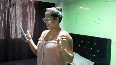 My stepbrother helps me take sexy photos, he ends up sucking my pussy - sunporno.com - Colombia
