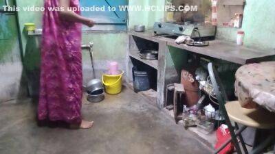 Indian Bengali Maid Kitchen Pe Kam Kar Rahi Thi Moka Miltahi Maid Ko Jabardasti Choda Malik Na - hclips.com - India
