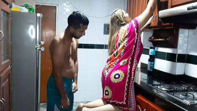 Desi Sex - I surprise this horny blonde while she cleans and I eat her pussy - sunporno.com - India