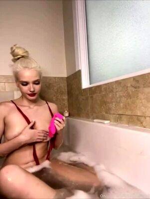 Big Boobed Blonde Masturbates With A Dildo In The Bathroom - drtuber.com