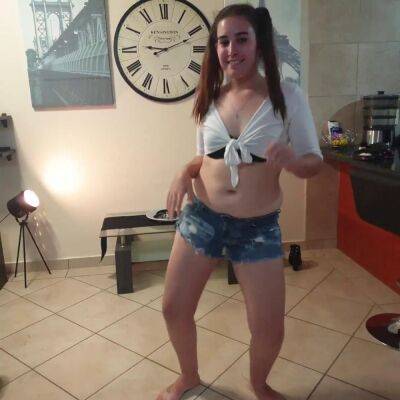 Jean Shorts - PAWG with pigtails twerking and dancing out of her clothes - sunporno.com