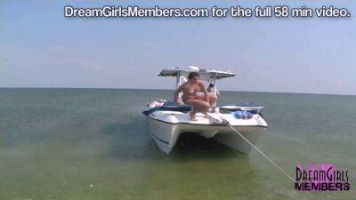 Naked Boat Party With 4 Hot College Chicks In Florida - sunporno.com - Usa - state Florida