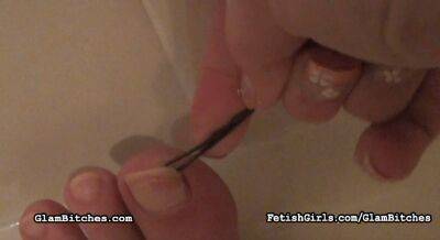 Toe Cleaning with Princess Bridgette - xdtube.co