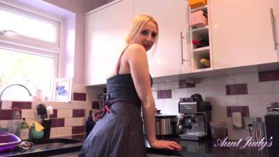 Housewife Starts The Day With Masturbation In Kitchen - hclips.com