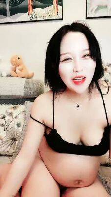 Amateur Asian masturbates through her panties - drtuber.com - Japan