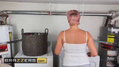 Stirling Cooper Catches His GF Busty Ryan Keely Really Enjoying The Washing Machine - sexu.com