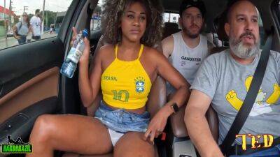 Mulata Carioca Apronta E Chupa Os Peitos De Uma Mulher Na Rua Durante A Carona 22 Min - hclips.com