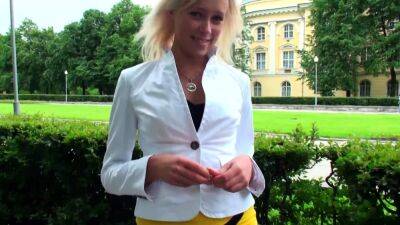 Thick Blonde Stepmom In Tight Denim Jeans - drtuber.com - Russia