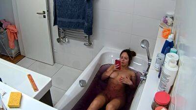 Brunette solo honey shows her masturbating skills - drtuber.com