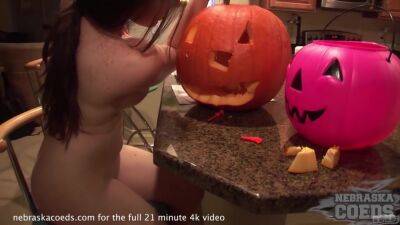 Halloween Fun With A Hot Chick - hclips.com