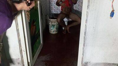 Maa Ne Bete Ko Bathroom Me Bra-panty Se Land Hilate Pakda Fir Apni Choot Chudayi - hclips.com
