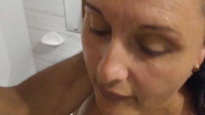 I Surprise My Wifes Cousin In The Bathroom And She Gives Me A Blowjob - upornia.com