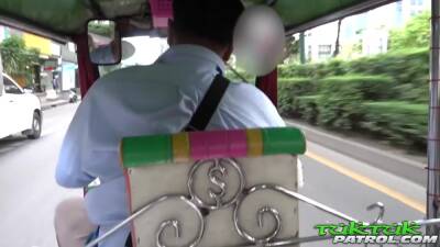 Tuktuk - Barbie - hclips.com