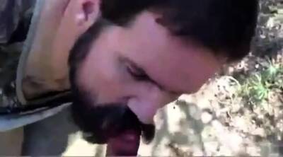 Daddy gives a facial in the woods - icpvid.com