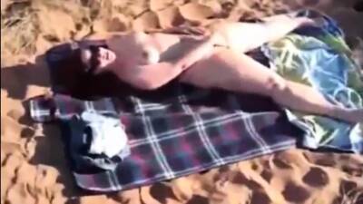 Mom Jenny masturbaties on a public beach - icpvid.com