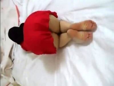 Arab Girl Show her ass and feet - Arabe montre son cul - drtuber.com