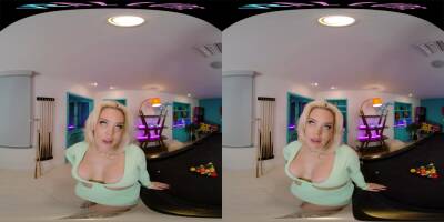 Seductive blonde with big boobs gives you a steamy show in VR - txxx.com