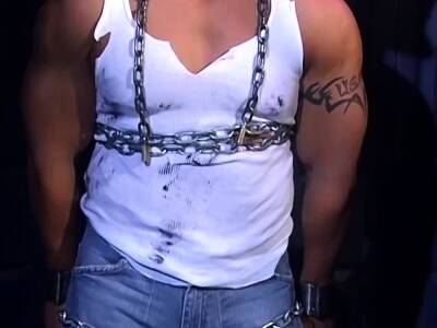 Muscular construction worker is bound up with chains - icpvid.com