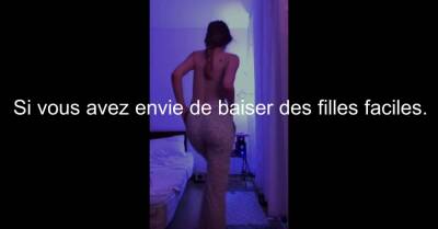 Strip integral d'une teen a lunettes en webcam ! - drtuber.com - France