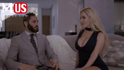Sexy Blonde Misbehavin' - txxx.com