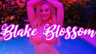 PAWG Teen Blake Blossom In A Bikini Fucked Outdoors - drtuber.com