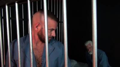 Sean - Jake Marshall fucks inmate Sean Harding in the cell - icpvid.com