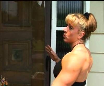 Muscled sado woman's revenge - icpvid.com