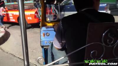 Tuktuk - Macy - upornia.com