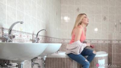 Blonde MILF bathroom sex and squirt - porntry.com