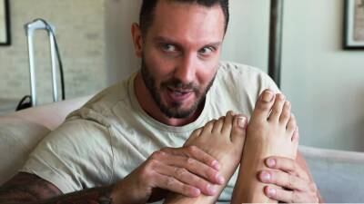 Surprise Foot Worship at Airbnb - nvdvid.com