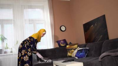 She is too lazy Muslim cleaning woman - nvdvid.com