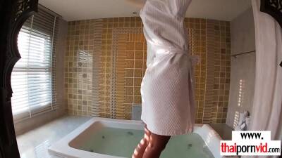 Sexy amateur Thai teen fucked in the bath - icpvid.com - Thailand