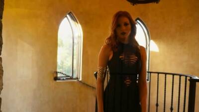 Curved redhead MILF drops her clothes - nvdvid.com