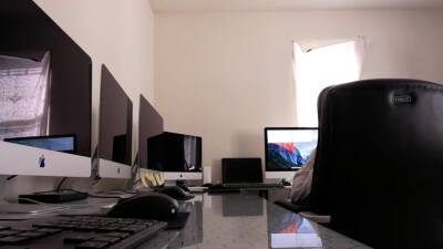 Teen wants to be photographed by a pro in studio - nvdvid.com