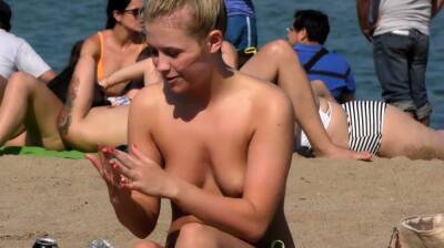 Beauty blonde lass Topless Beach Voyeur Public Nude boobs - drtuber.com