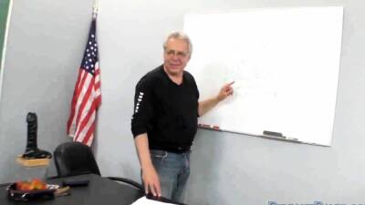 Big booty smothering lesson - nvdvid.com