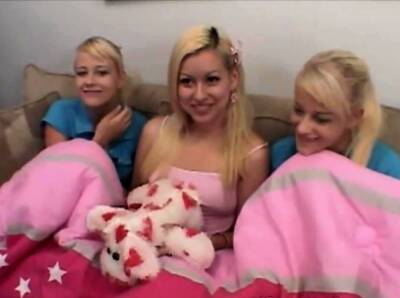 Twin teens get fingered - icpvid.com