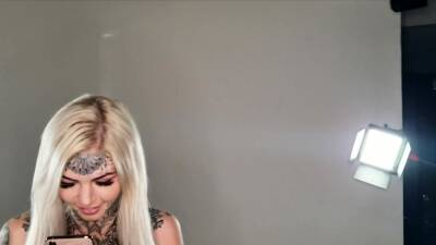 Behind the scenes with tattooed bombshell Amber Luke - nvdvid.com