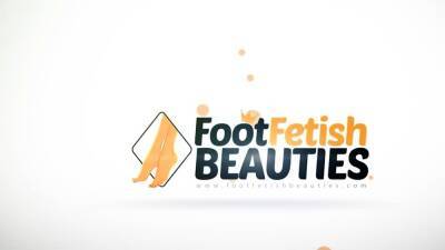 Barefoot girl footfetish closeup video - drtuber.com