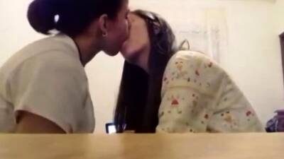 Long make out session - nvdvid.com