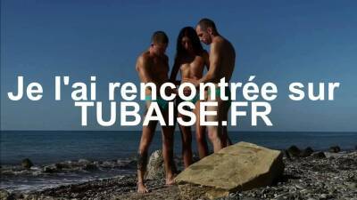 Trio amateur sexe a la plage avec une brune insatiable - drtuber.com - France