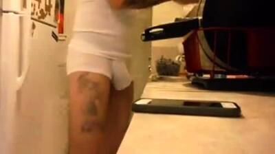 Muscle Tattoo Artist Cums Home Breeds his Bitch - drtuber.com